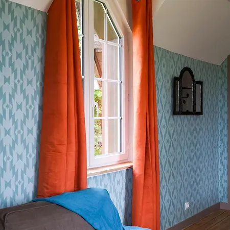Couette-café Des Longschamps 3*