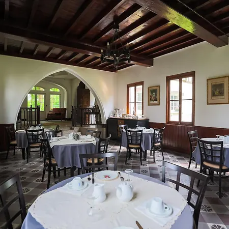 Des Longschamps Couette-café Argoeuves